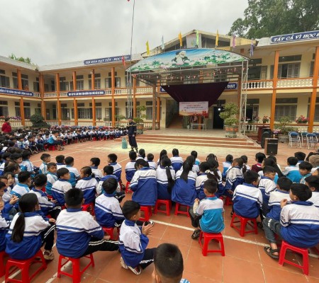 TRƯỜNG TIỂU HỌC ĐIỆN BIÊN ĐÔNG TỔ CHỨC TUYÊN TRUYỀN, TRẢI NGHIỆM PCCC & CNCH NĂM 2026